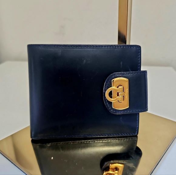 Salvatore Ferragamo Handbags - Salvatore Ferragamo black turnlock wallet